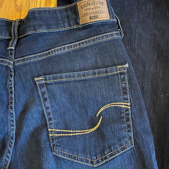 NWOT LEVI’S Signature Mid Rise Boot Cut blue Jean size 12M perfect condition - Picture 4 of 8